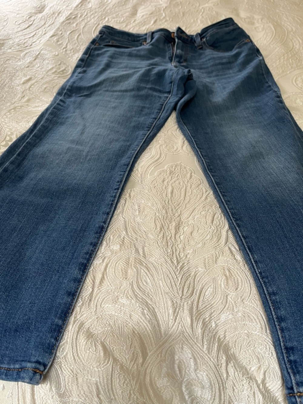 Universal Thread Women's Dark Blue Cropped Jeans